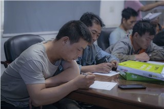 朝陽(yáng)集團(tuán)開(kāi)展行車和有限作業(yè)空間安全操作培訓(xùn)、道路交通安全培訓(xùn)